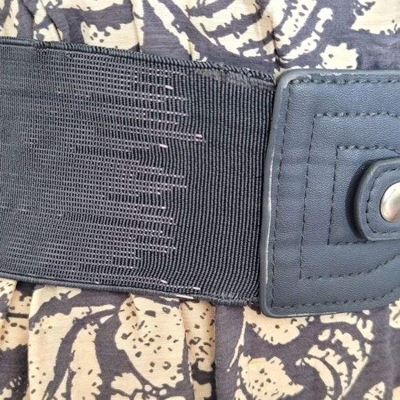 Annabelle- Capsleeve Botanical Print Mini Dress, Sz. Medium - Picture 12 of 13